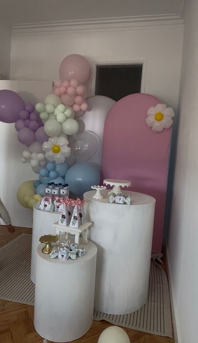 Mesa de decoração cilindros