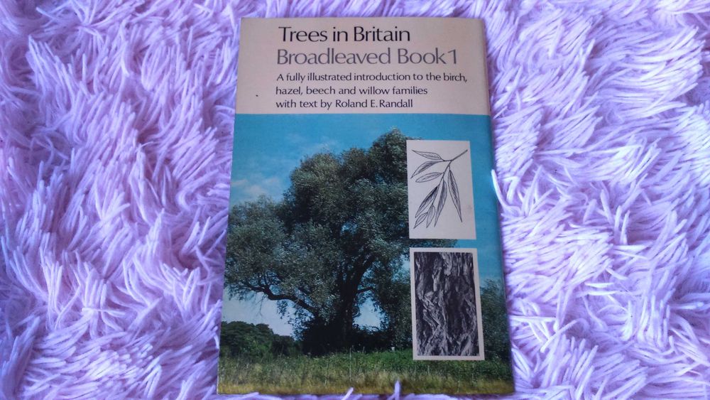 Книга англійська Trees in Britain  Дерева Британії Широколисті кн. 1