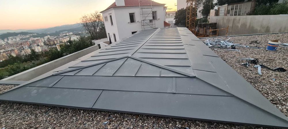 Serviços Profissionais de Telhados em Zinco – Qualidade e Durabilidade