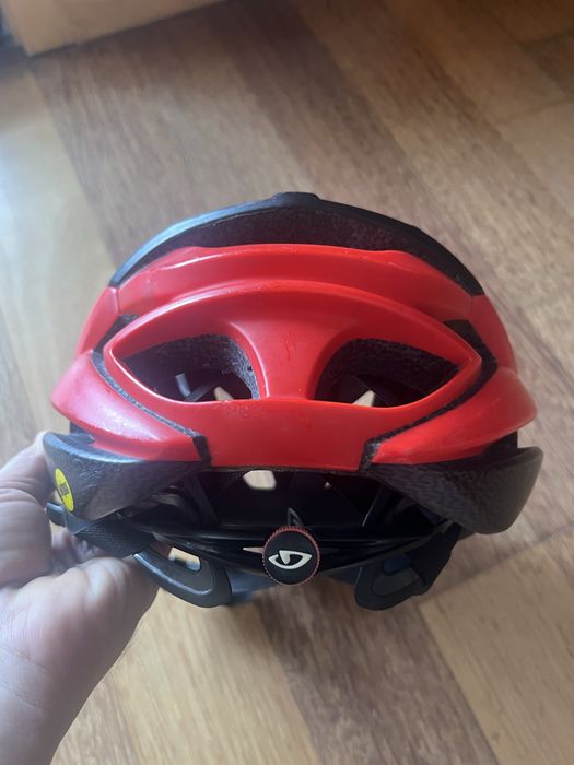 Capacete Giro com MIPS