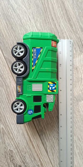 pojazd większe auto z ruchomymi elementami śmieciarka