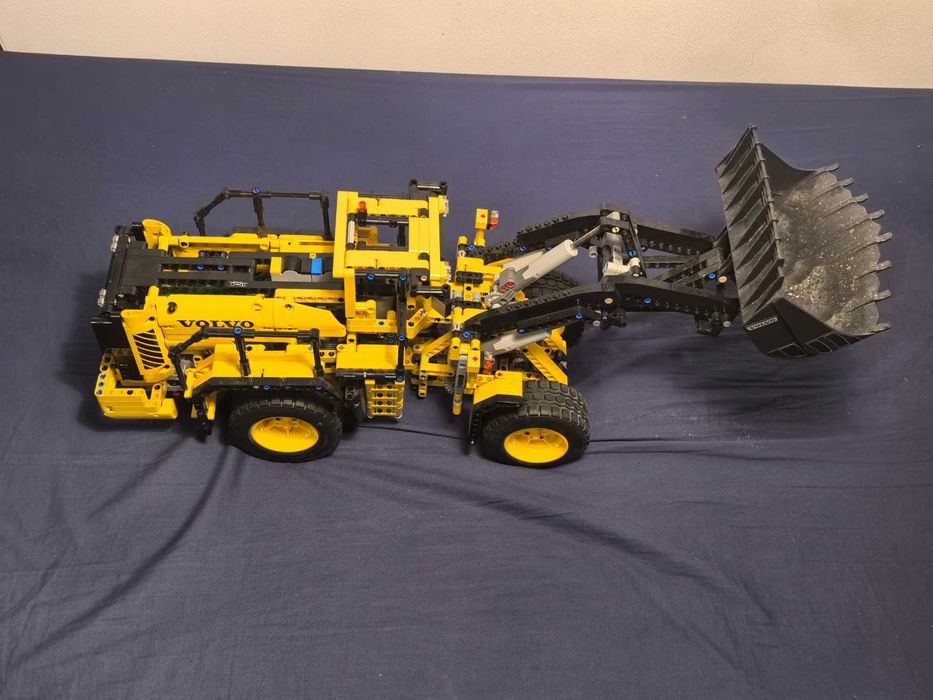 LEGO Technic 42030 Ładowarka Koparka Volvo L350F Zdalnie Sterowana (RC)