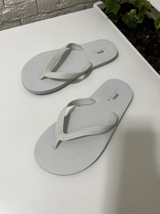 Білі шлепанці ASOS 40-41