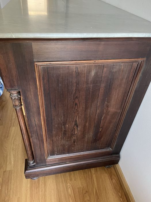 cómoda com pedra em mármore