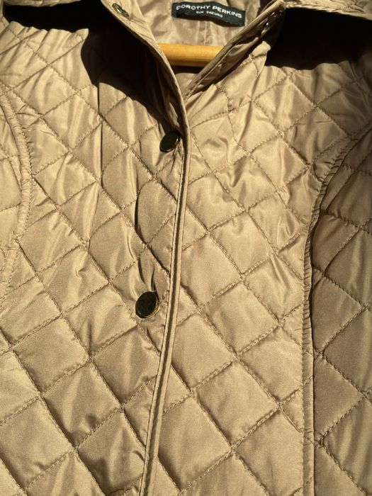 жіноча легка куртка стьобана