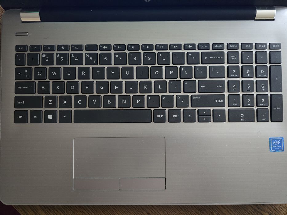 Laptop HP 250 G6 256 GB 4GB Ram Win 10 Bardzo Dobry Stan Torba