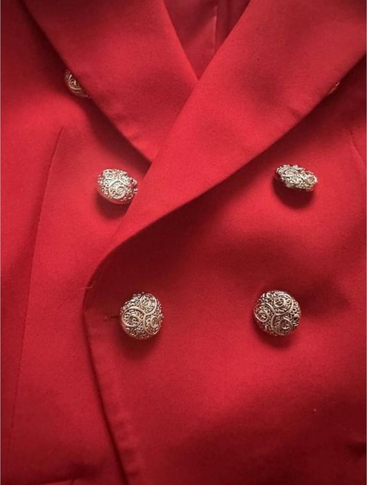 Костюм жіночий з брюками червоного кольору