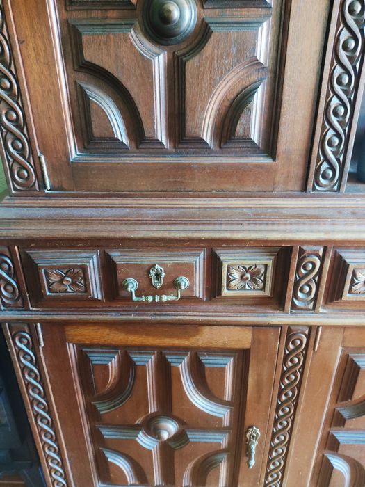 Móvel antigo louceiro