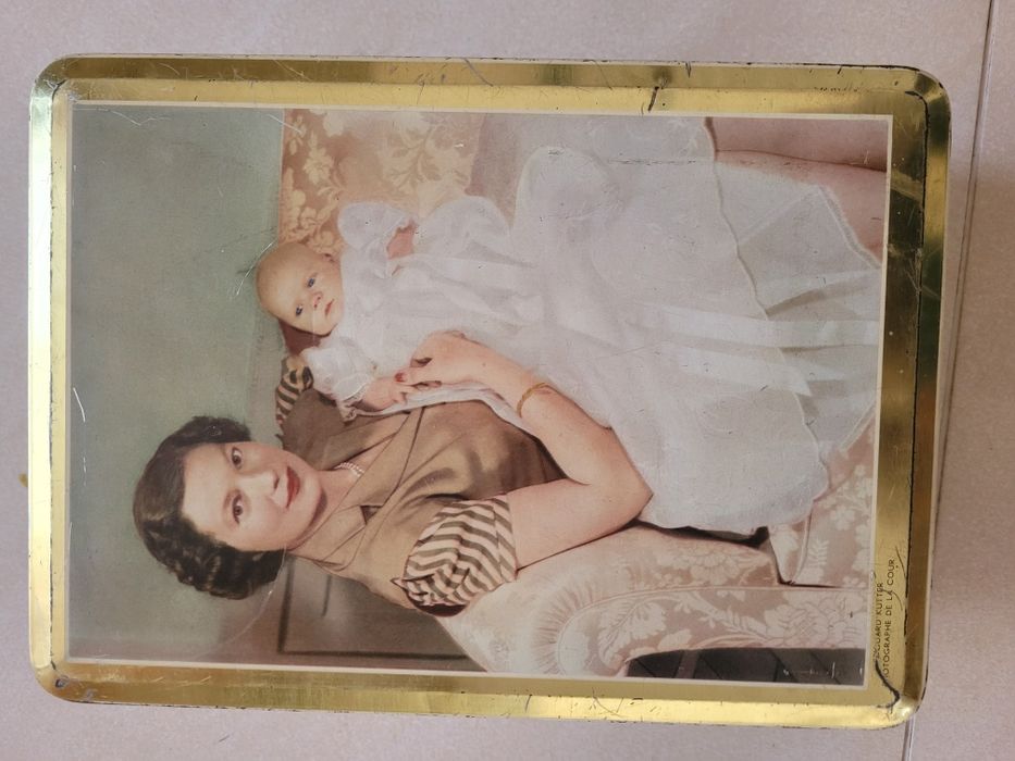 Stare, metalowe pudełko vintage