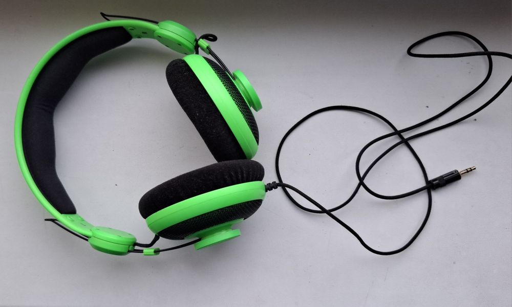 Навушники Razer Kraken Green
Оригінал, в доброму стані. Є тріщи