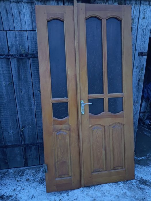 Продам двері в хорошому стані дерев'яні