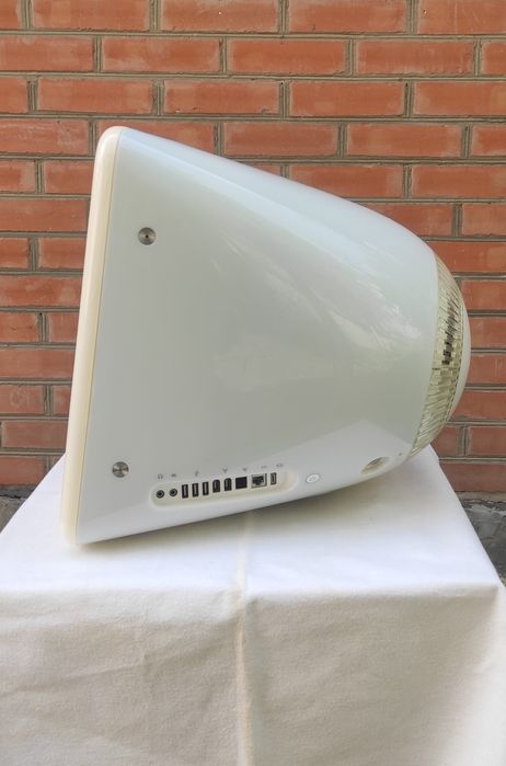 Моноблок Apple Emac 2002 року