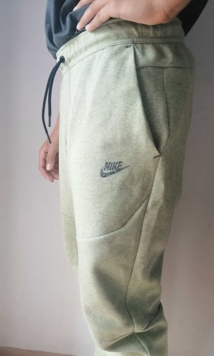 Nike Tech Fleece spodnie dresowe r. M