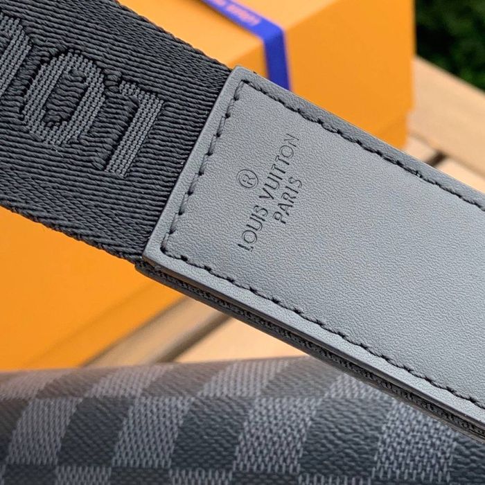 Louis Vuitton District Messenger