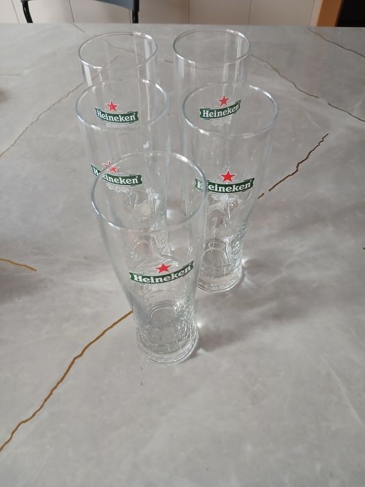 Copos de cerveja Heineken novos