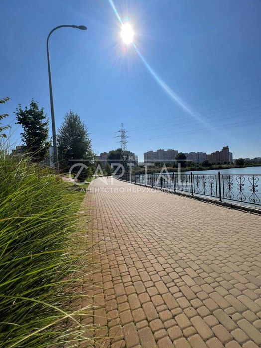 Продаж  Квартира ЖК Лебединый 42м2 вулиця Ревуцького Київ