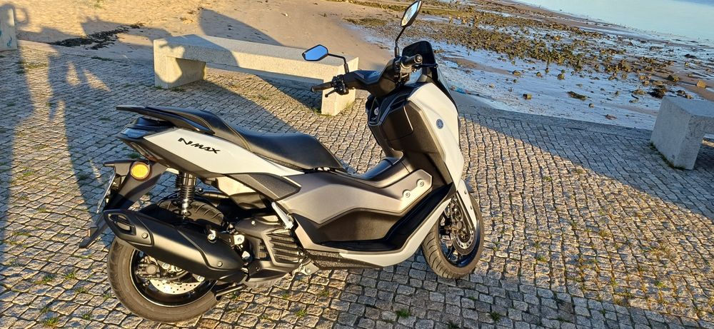 Yamaha NMAX TECH MAX 2025 C/ GPS - Garantia até 06/2028