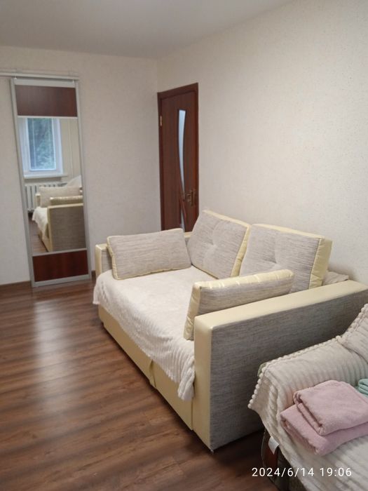 Простора ДВОКІМНАТНА квартира, проспект Миру , документи