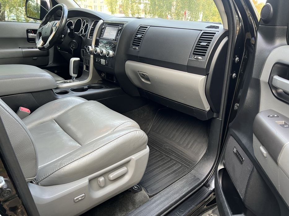 Toyota Sequoia 2014