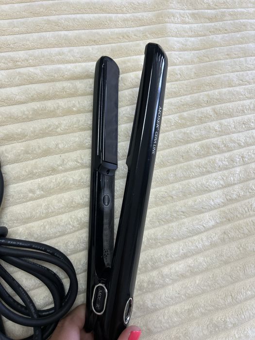 Вирівнювач, утюжок для волосся