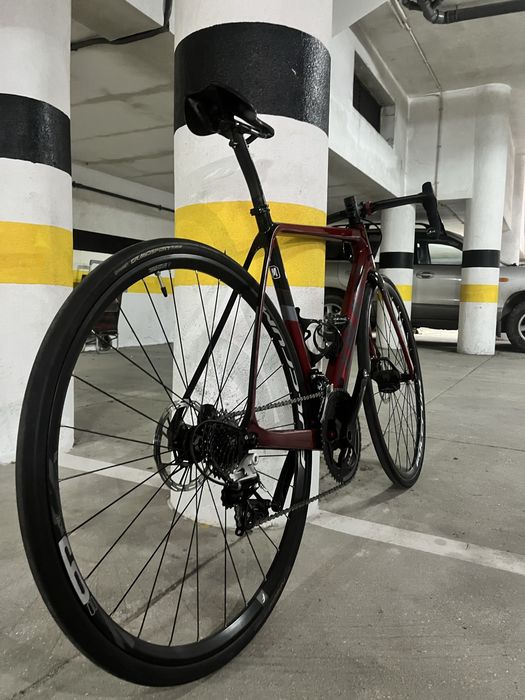 Bicicleta Tamanho M toda em carbono (menos as rodas)