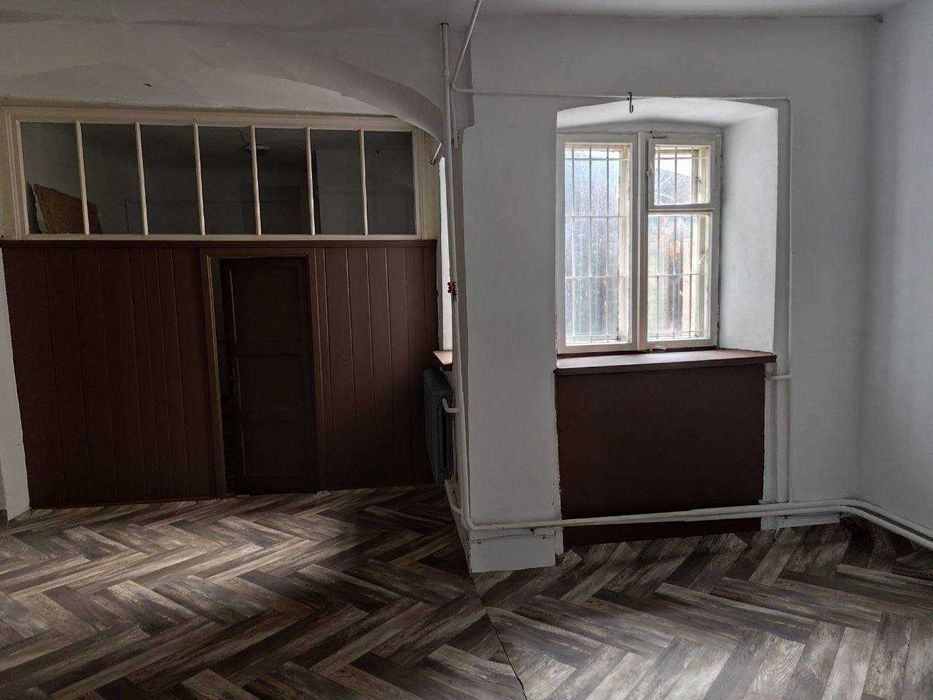 Przestronny lokal użytkowy 115 m² w samym centrum Końskich