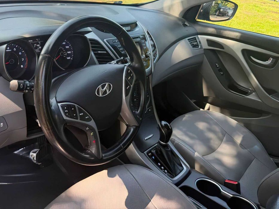 Hyundai Elantra Limited      2015