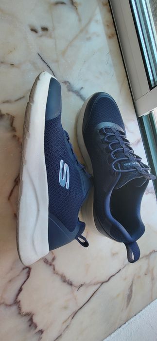 Sapatilhas Skechers como novas