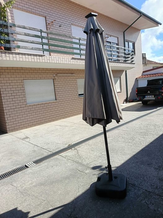guarda sol com luz solar e de excelente qualidade