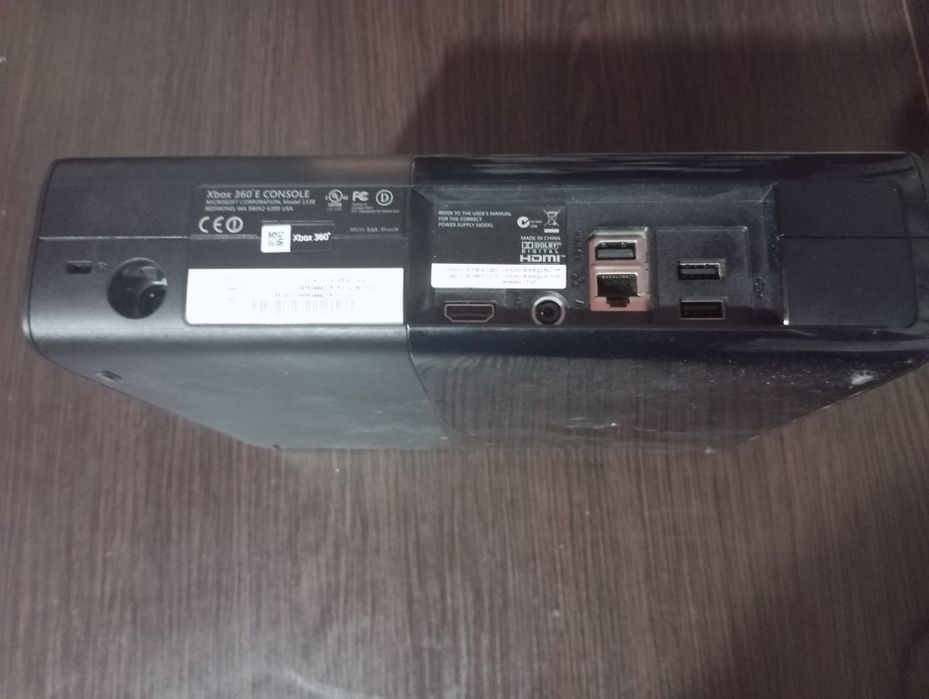 Продам Xbox 360 E