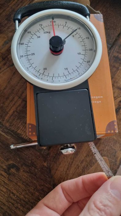 Balança para pesar malas de viagem