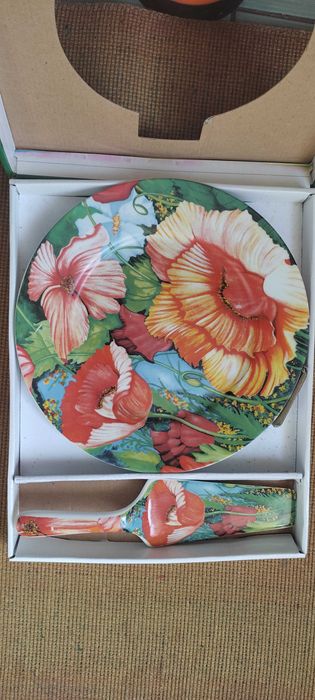 Продается тортовница керамическая