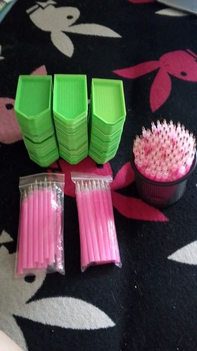 Oddam tacki i peny do mozaiki diamentowej.