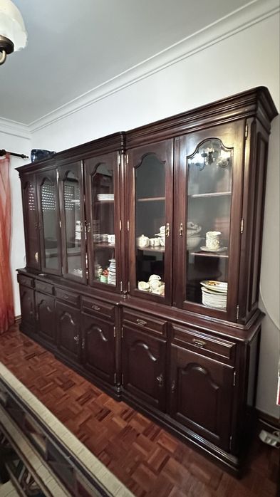 Móvel sala com mesa e 6 cadeiras em mogno