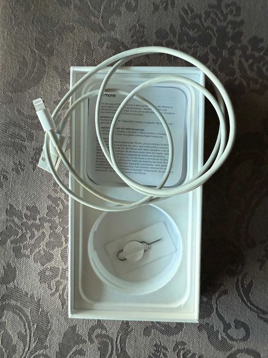 iPhone 13 com todo o equipamento