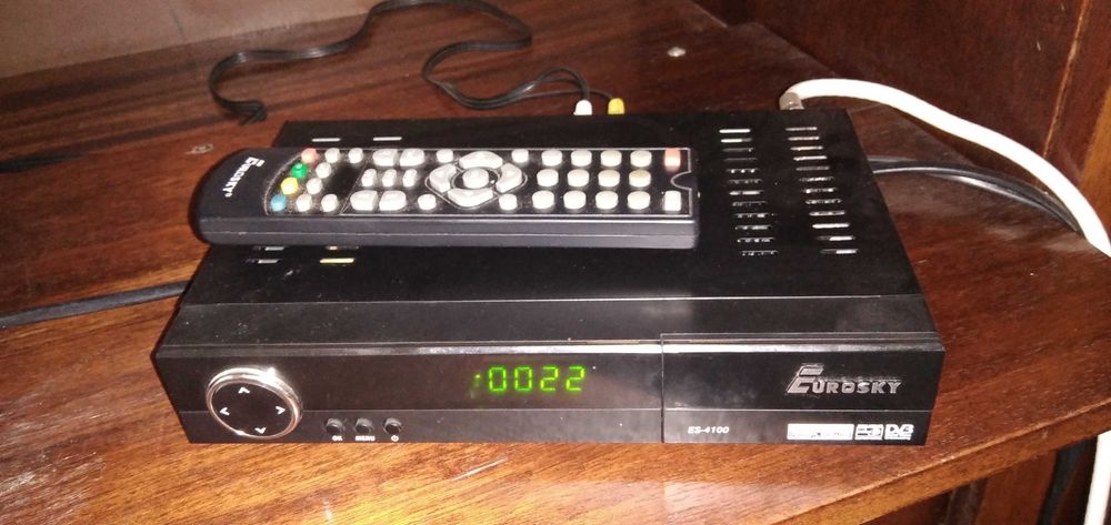 Тюнер спутниковый 4100