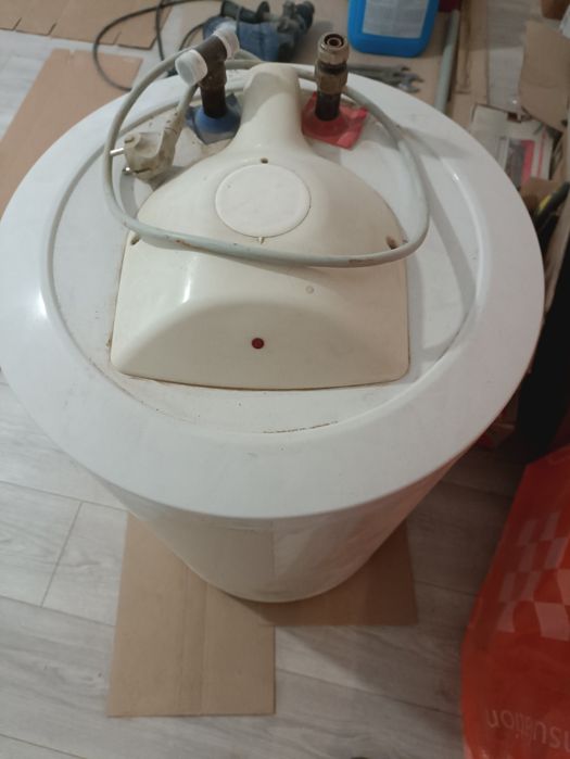 Продам бойлер 50 л.Працює