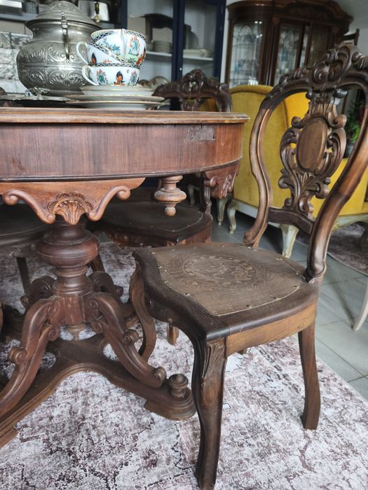 Conjunto de mesa de jantar redonda e quatro cadeiras