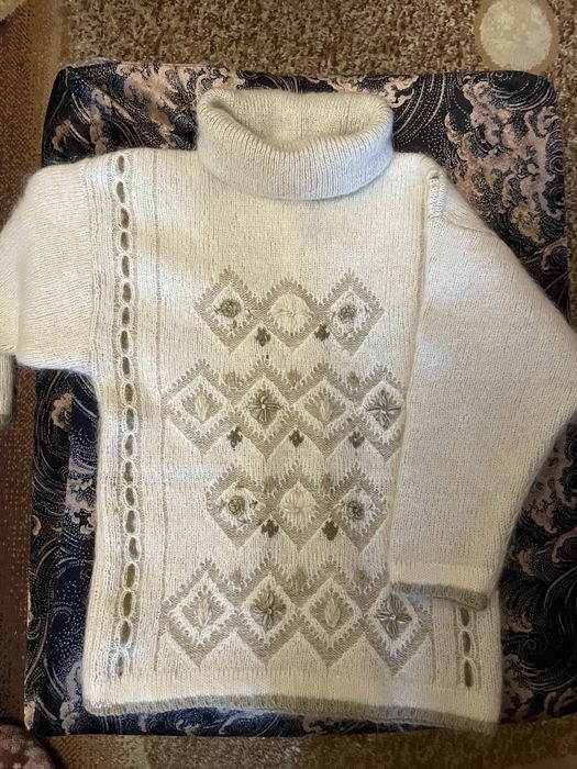 Светр вʼязаний, дуже теплий, вовна