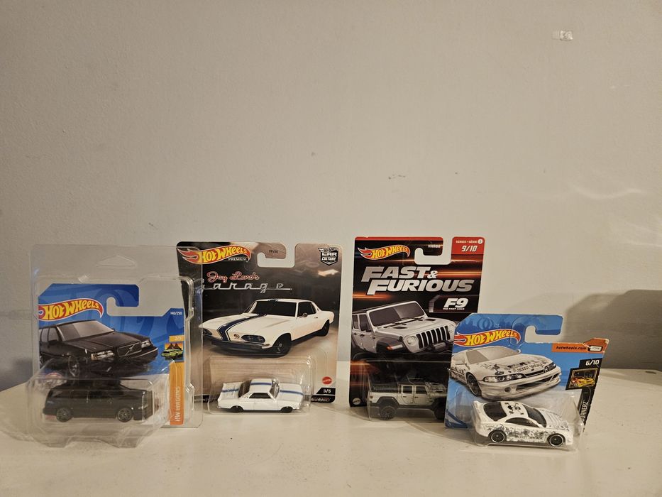 Hot wheels zestaw 4 sztuk