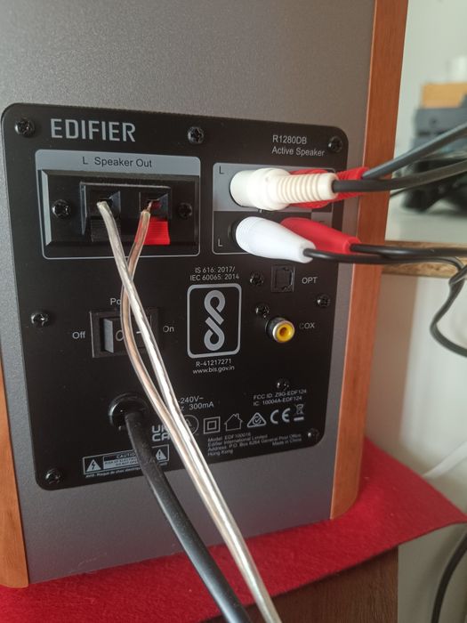 Colunas EDIFER R1280DB