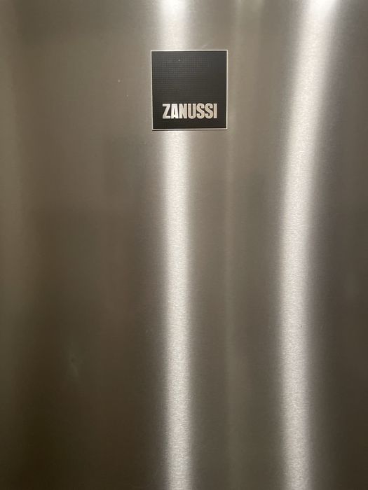 Холодильник zanussi