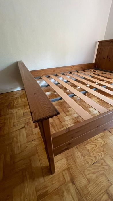 cama de casal em madeira maciça(com colchão)