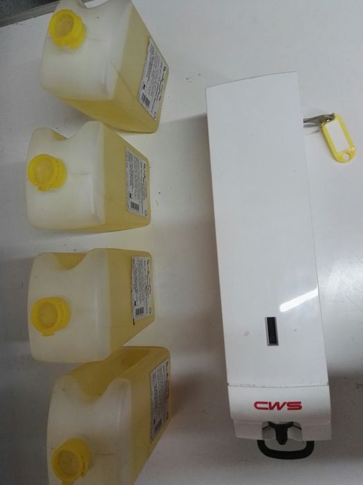 Distribuidora de líquido para lavar maos  com 4 recargas