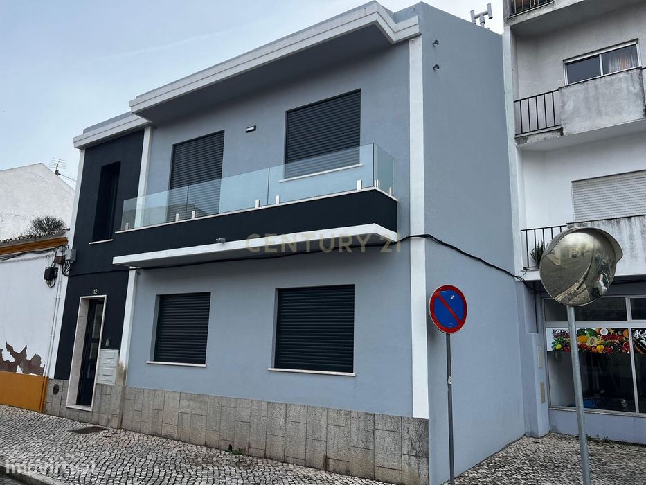 T3 Totalmente Remodelado no Centro de Almeirim