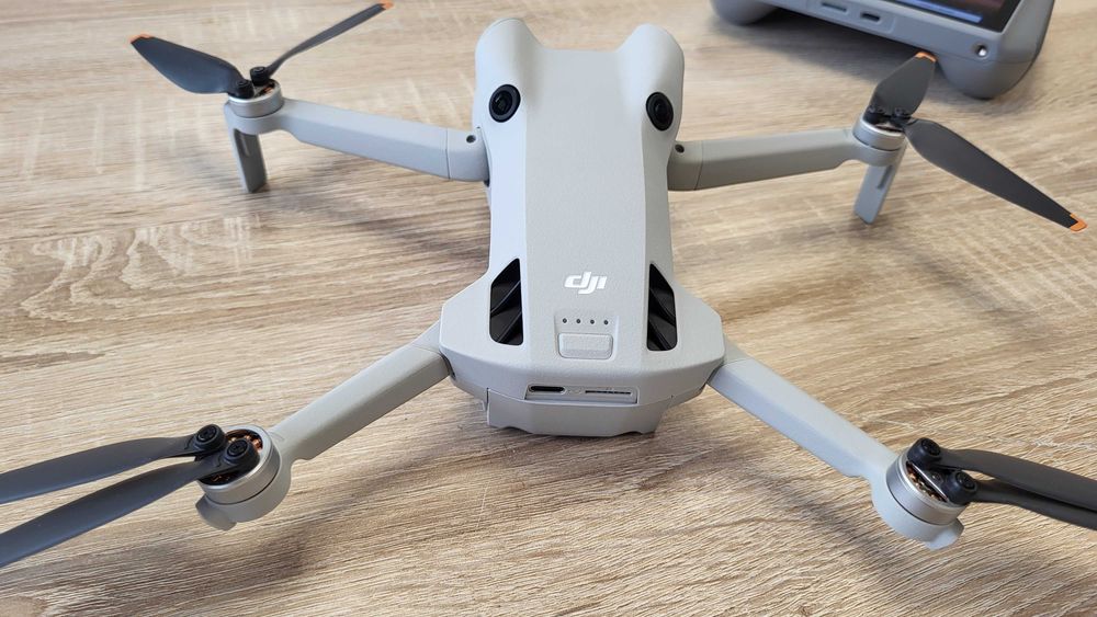 Dron DJI Mini 4 Pro # Kontroler RC 2 # 2 baterie # Gwarancja 07.2027