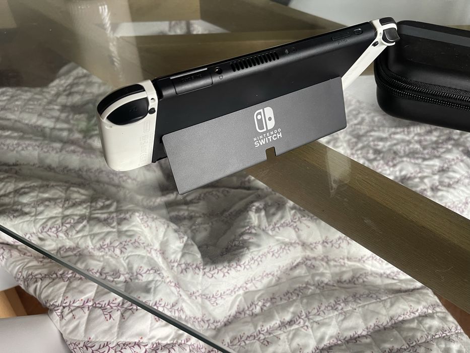 Nitendo switch oled com 1 mes de uso
