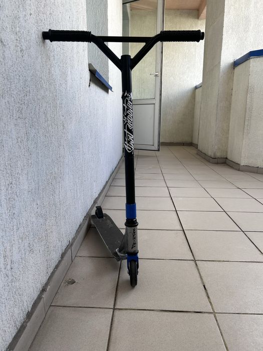 Самокат трюковий в хорошому стані