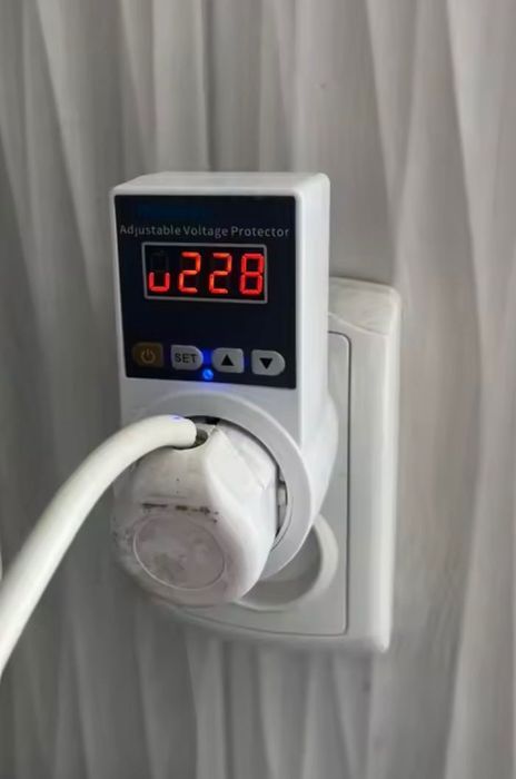 Реле 220 v для захисту техніки.