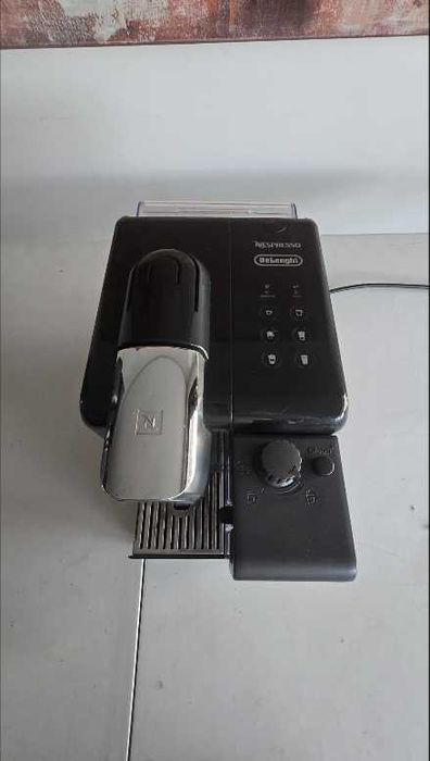 Máquina de Café Nespresso De'Longhi Lattissima Touch